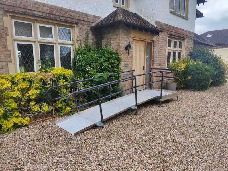 One Level Ramp WELCOME Ramp System - Ramp & Platform Kit B (Single Handrail - One Sid ...
